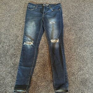 Levi size 28 high rise super skinny jean